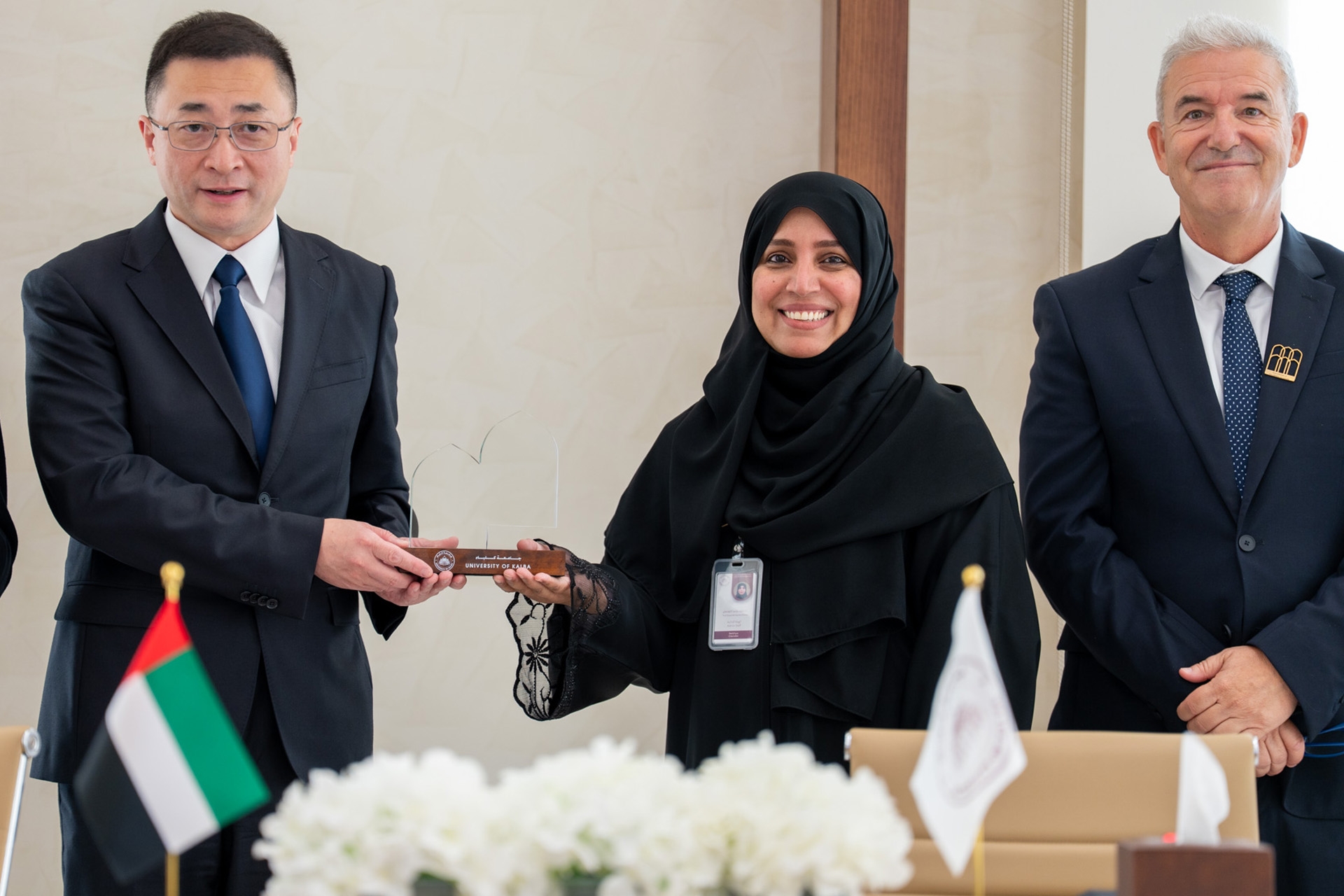 جامعة كلباء تستقبل وفدًا رفيع المستوى من جامعة شنغهاي للرياضة