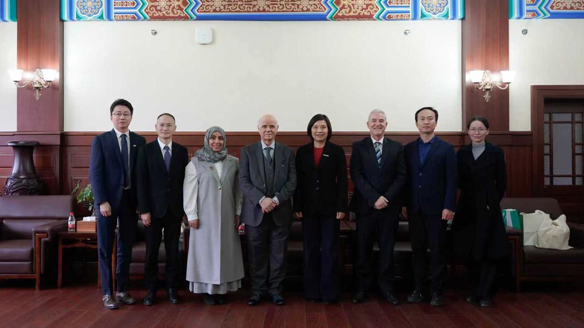 سعادة الأستاذة الدكتورة نجوى الحوسني، مدير الجامعة