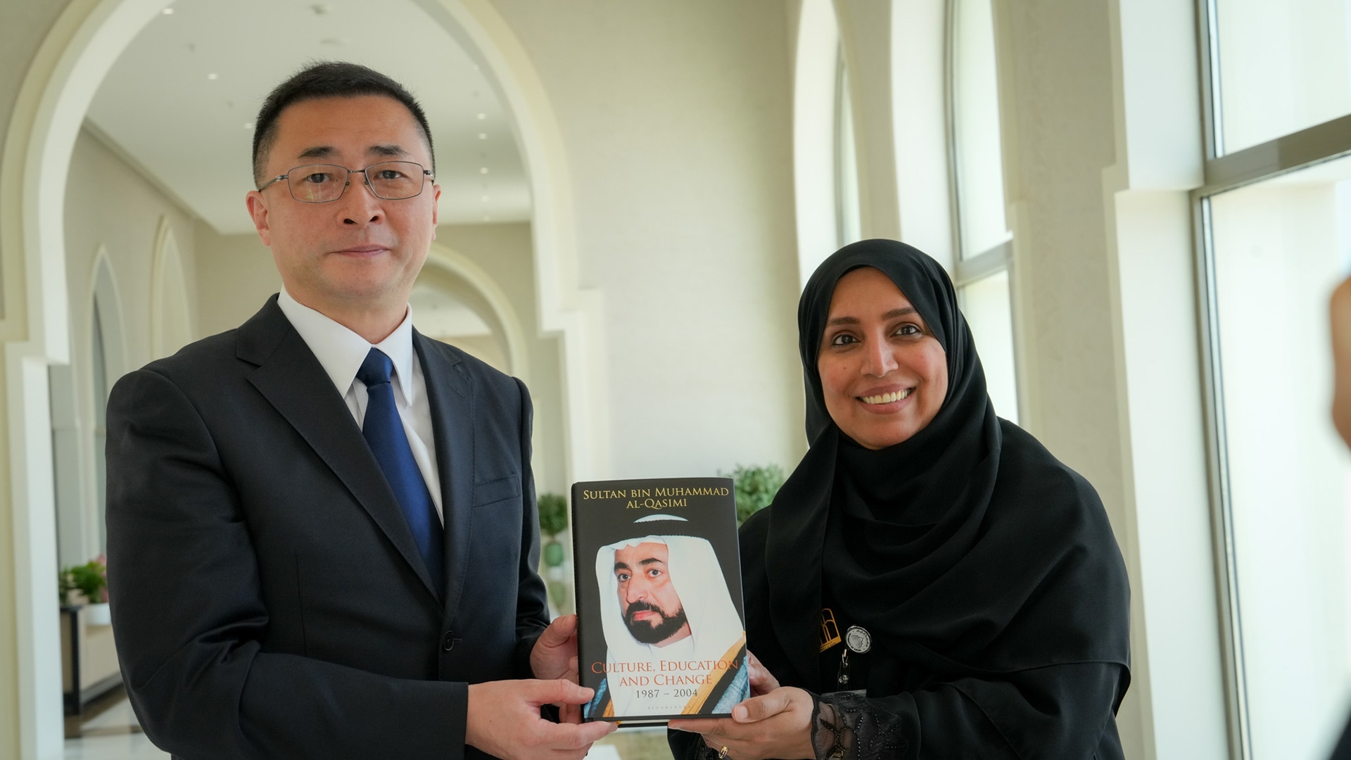 جامعة كلباء تستقبل وفدًا رفيع المستوى من جامعة شنغهاي للرياضة